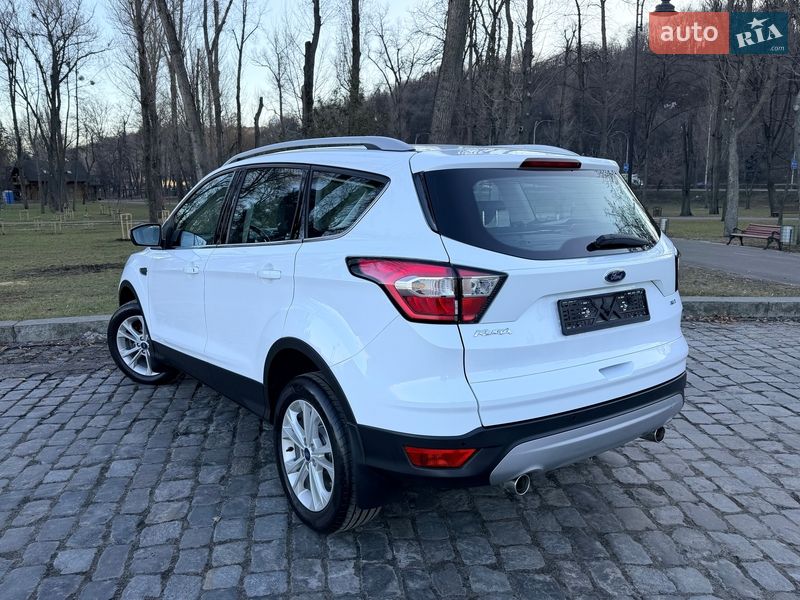 Позашляховик / Кросовер Ford Kuga 2019 в Києві
