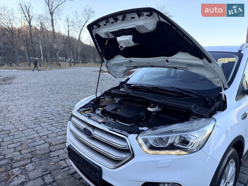 Позашляховик / Кросовер Ford Kuga 2019 в Києві