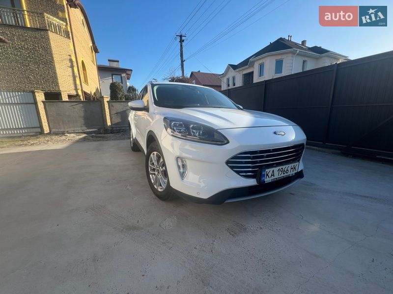 Позашляховик / Кросовер Ford Kuga 2021 в Києві