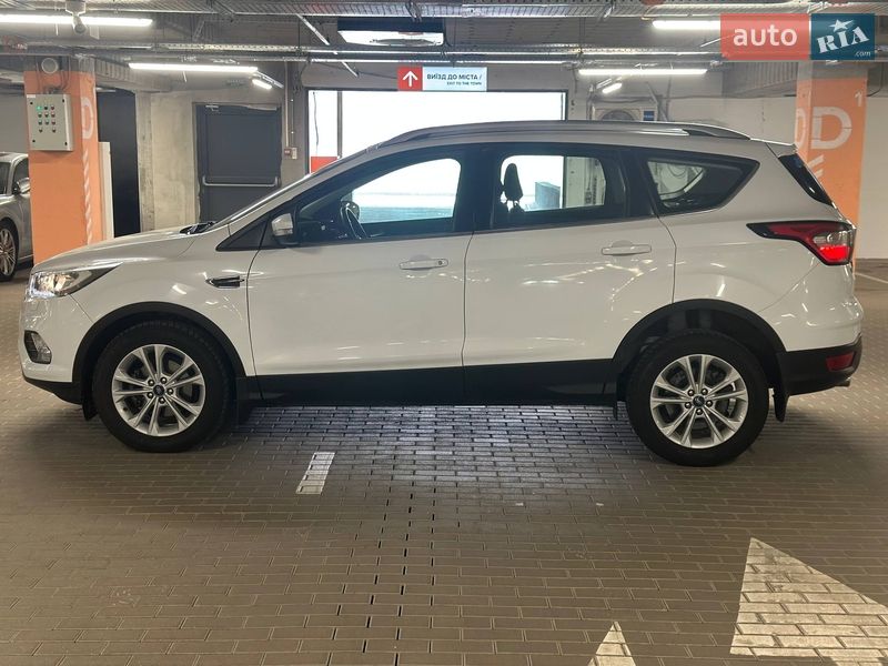 Позашляховик / Кросовер Ford Kuga 2019 в Києві