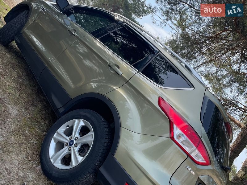 Внедорожник / Кроссовер Ford Kuga 2013 в Киеве