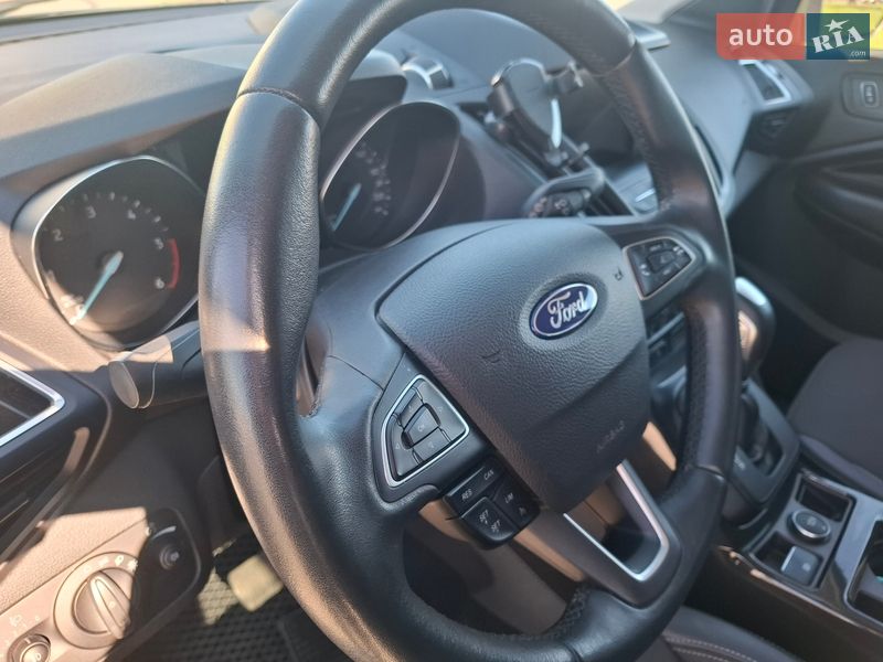 Позашляховик / Кросовер Ford Kuga 2019 в Черкасах