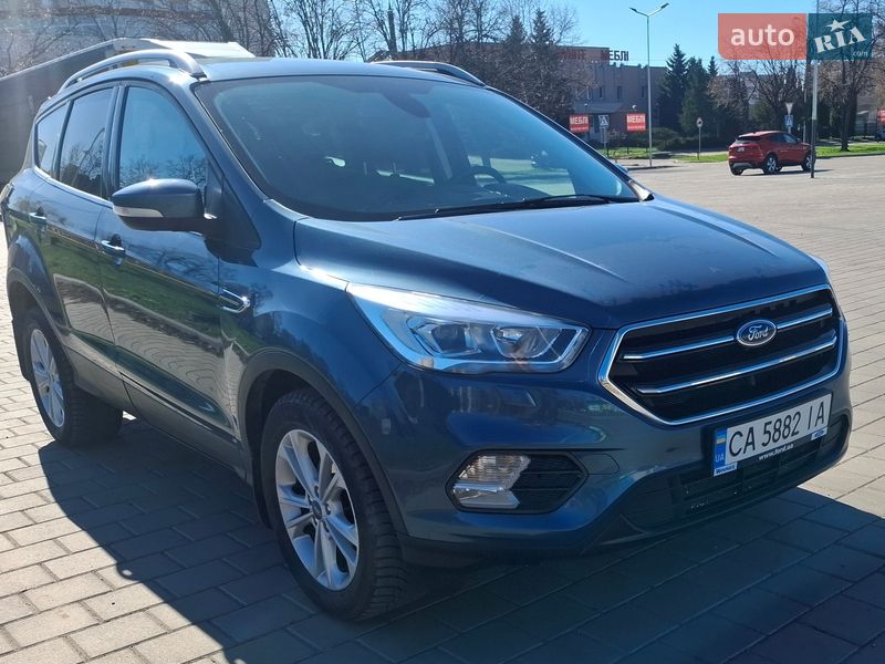 Позашляховик / Кросовер Ford Kuga 2019 в Черкасах
