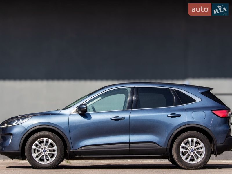 Внедорожник / Кроссовер Ford Kuga 2020 в Львове