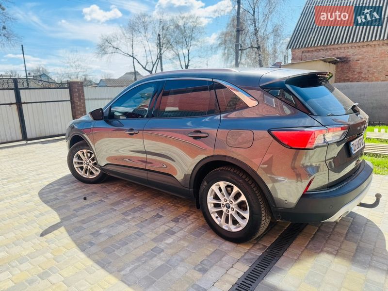 Внедорожник / Кроссовер Ford Kuga 2021 в Ромнах
