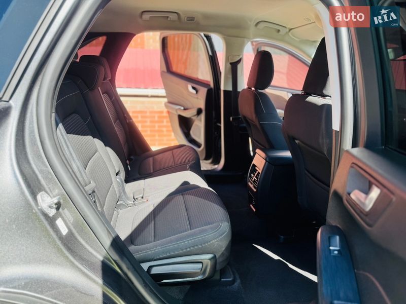 Внедорожник / Кроссовер Ford Kuga 2021 в Ромнах