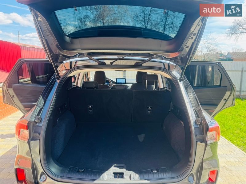 Внедорожник / Кроссовер Ford Kuga 2021 в Ромнах