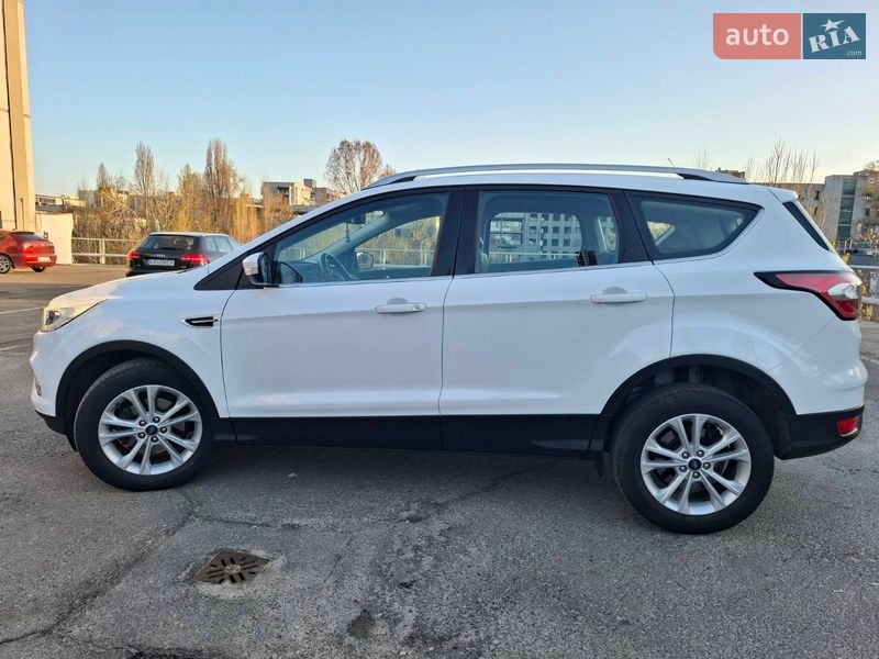 Позашляховик / Кросовер Ford Kuga 2019 в Києві