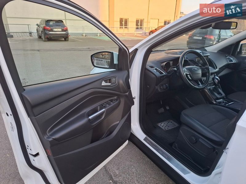 Позашляховик / Кросовер Ford Kuga 2019 в Києві