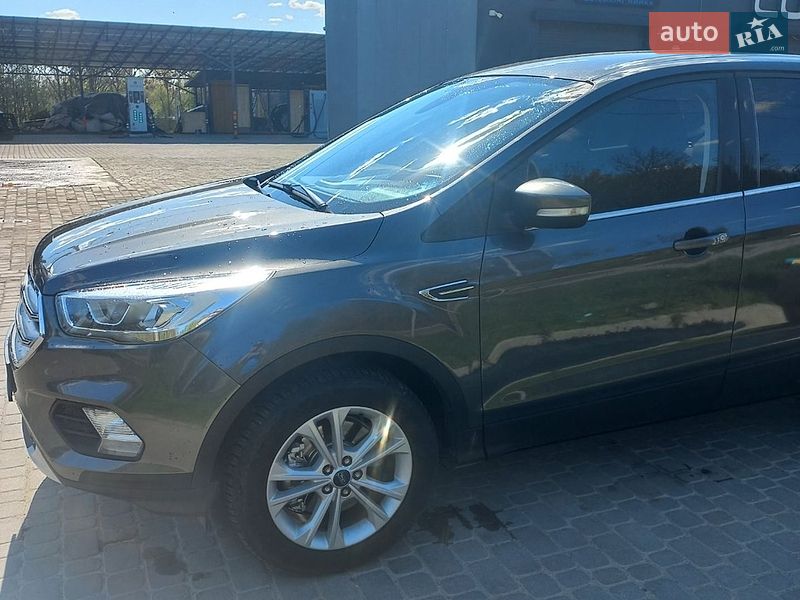 Позашляховик / Кросовер Ford Kuga 2017 в Львові