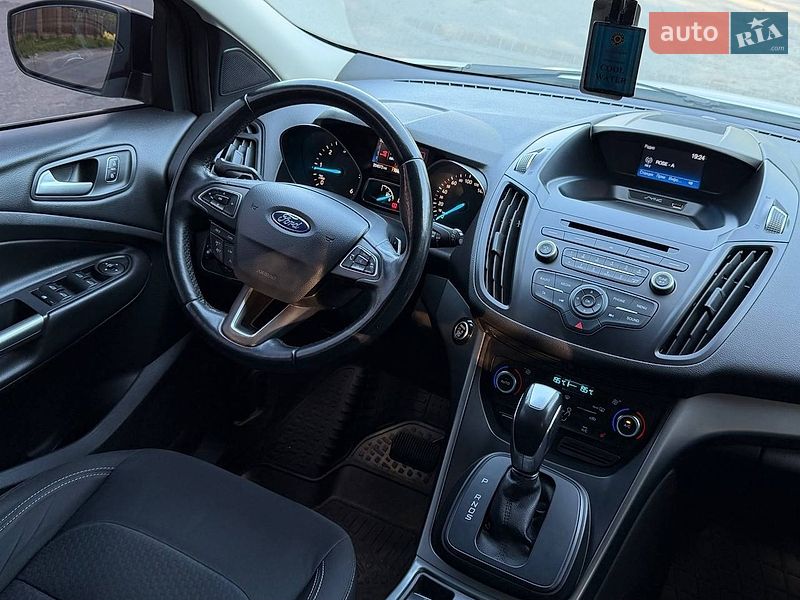 Позашляховик / Кросовер Ford Kuga 2017 в Дніпрі