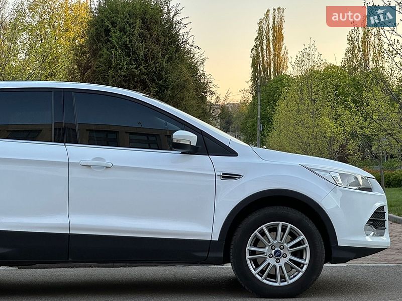Позашляховик / Кросовер Ford Kuga 2015 в Чернігові