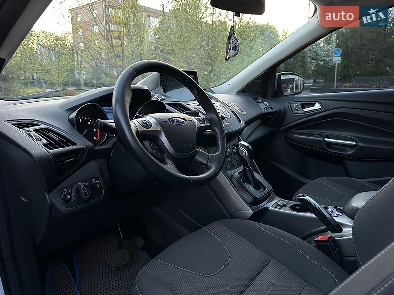 Позашляховик / Кросовер Ford Kuga 2015 в Чернігові