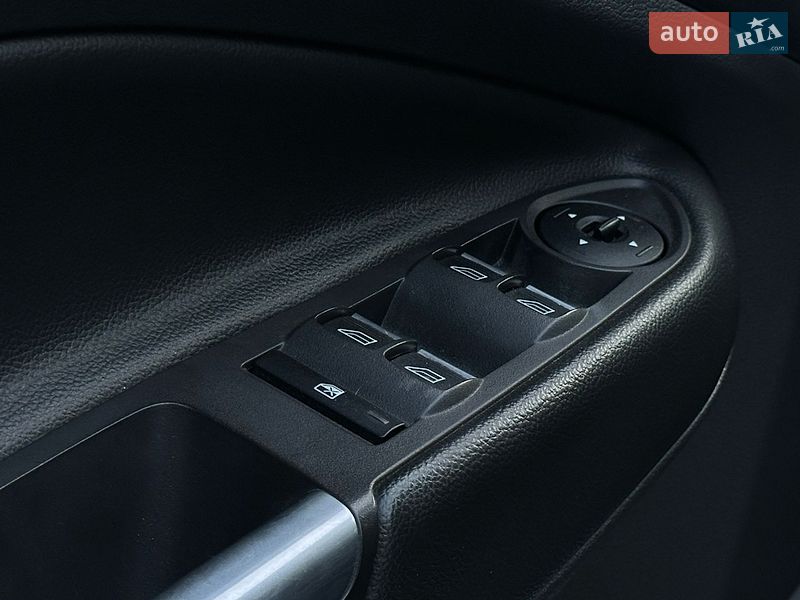 Позашляховик / Кросовер Ford Kuga 2015 в Чернігові