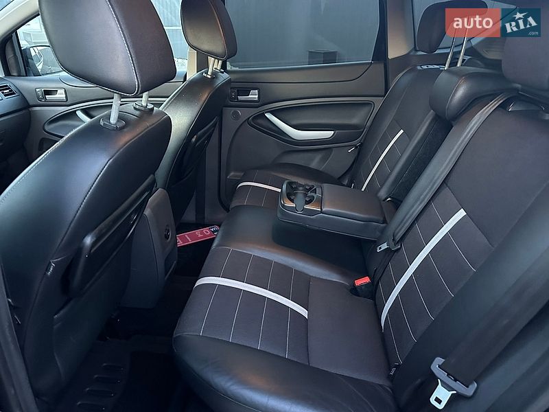 Внедорожник / Кроссовер Ford Kuga 2012 в Луцке