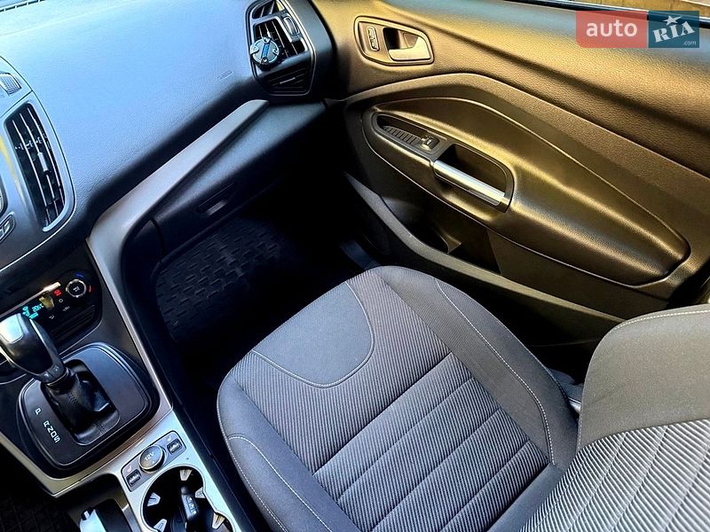 Внедорожник / Кроссовер Ford Kuga 2013 в Хмельницком
