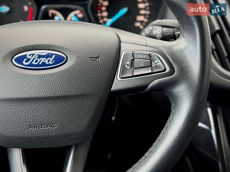 Позашляховик / Кросовер Ford Kuga 2019 в Києві