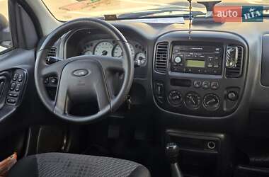 Внедорожник / Кроссовер Ford Maverick 2003 в 