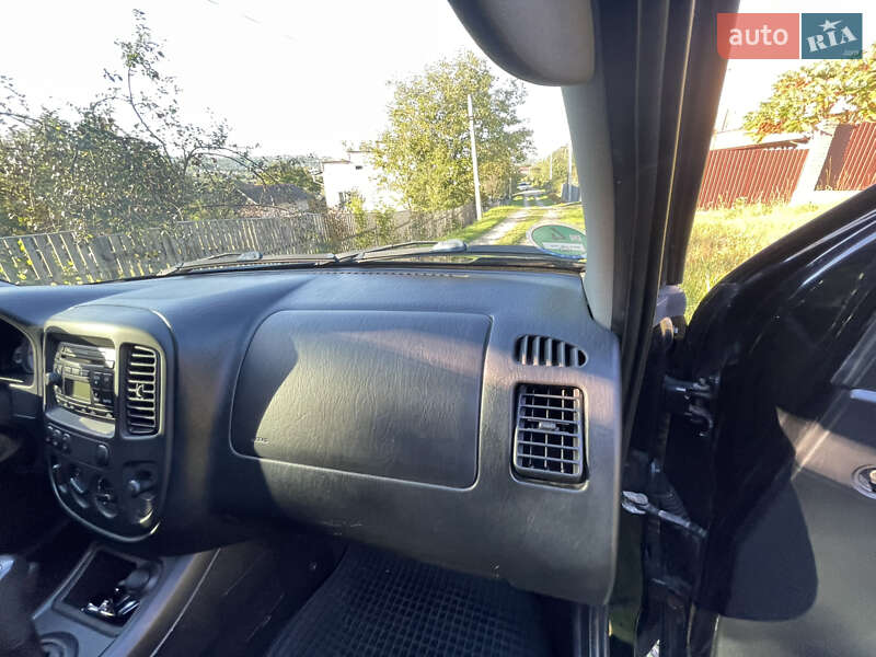 Внедорожник / Кроссовер Ford Maverick 2005 в Долине