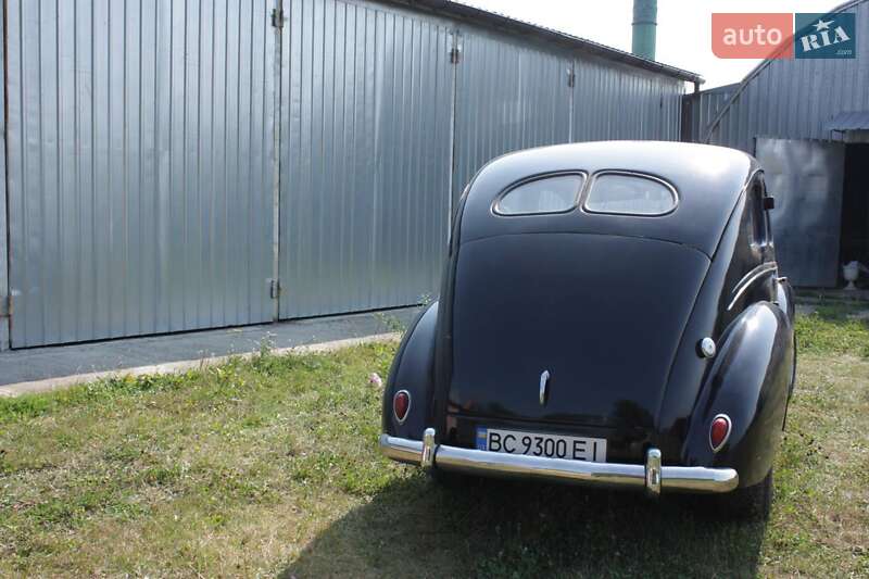 Седан Ford Model 48 1935 в Львове