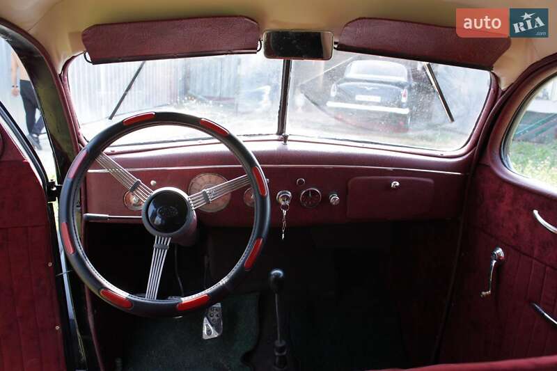 Седан Ford Model 48 1935 в Львове