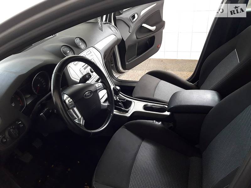 Ford Mondeo 2010 года