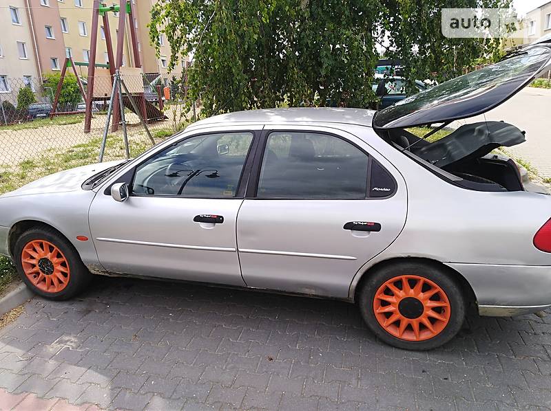 Лифтбек Ford Mondeo 2000 в Козельщине