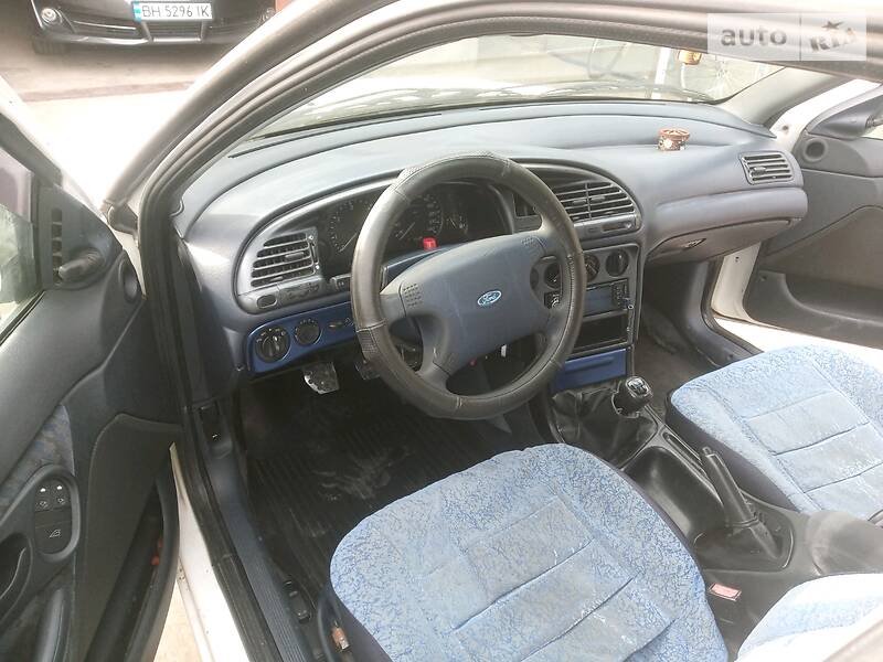 Седан Ford Mondeo 1993 в Білгороді-Дністровському