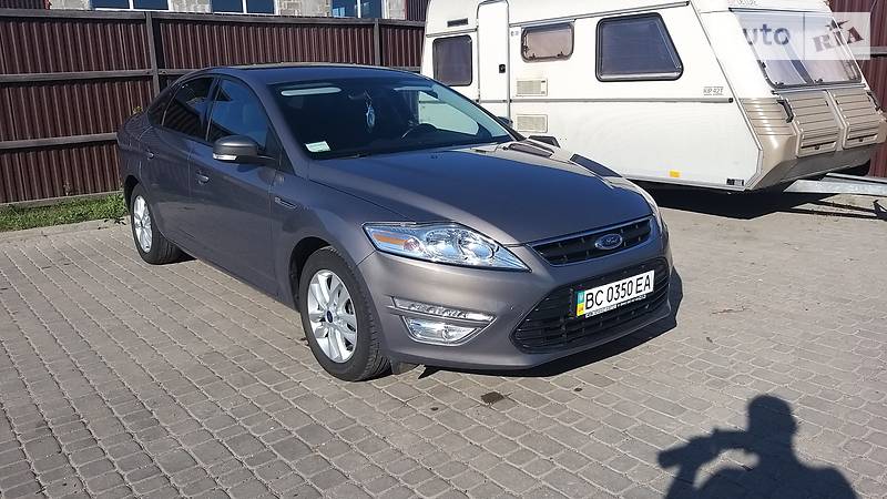 Седан Ford Mondeo 2012 в Сокале