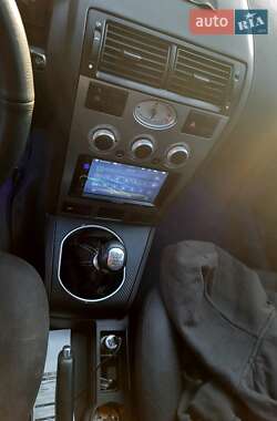 Хетчбек Ford Mondeo 2002 в 
