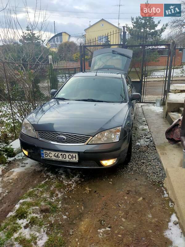 Хэтчбек Ford Mondeo 2005 в 