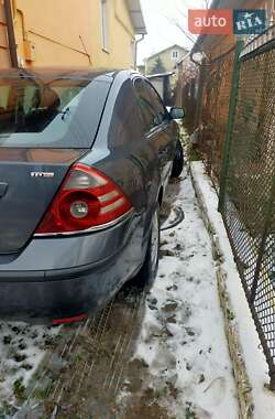 Хэтчбек Ford Mondeo 2005 в 