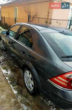 Хэтчбек Ford Mondeo 2005 в 