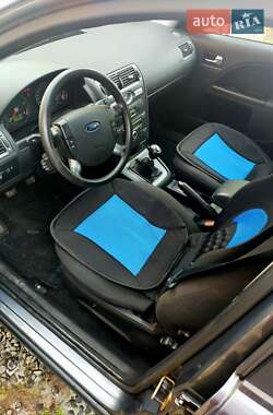 Хэтчбек Ford Mondeo 2005 в 