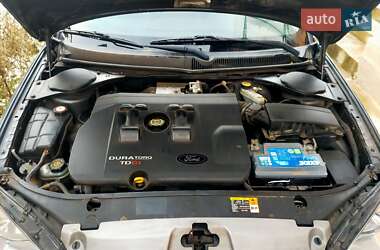 Хэтчбек Ford Mondeo 2005 в 