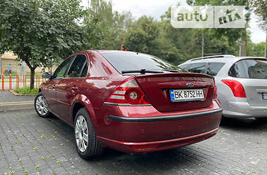 Лифтбек Ford Mondeo 2004 в 