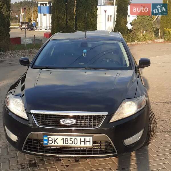 Лифтбек Ford Mondeo 2010 в 