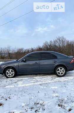 Лифтбек Ford Mondeo 2001 в 