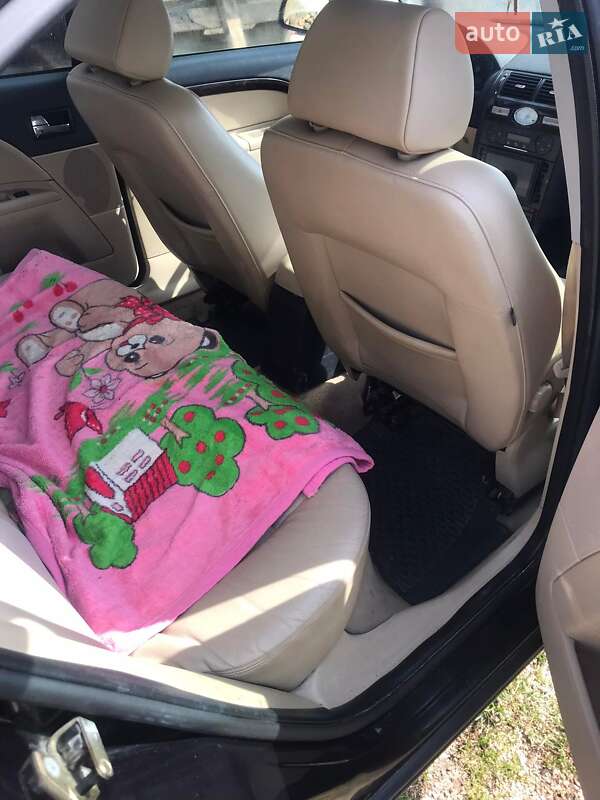 Седан Ford Mondeo 2004 в Хусте