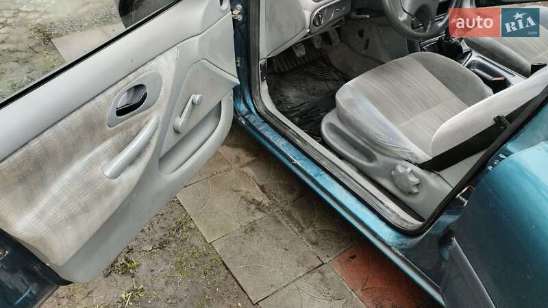 Лифтбек Ford Mondeo 1993 в Шумске