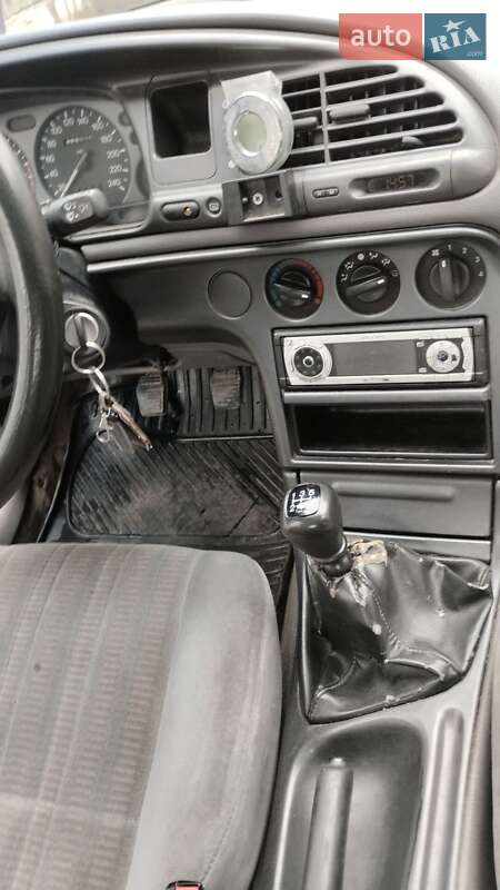 Лифтбек Ford Mondeo 1993 в Шумске