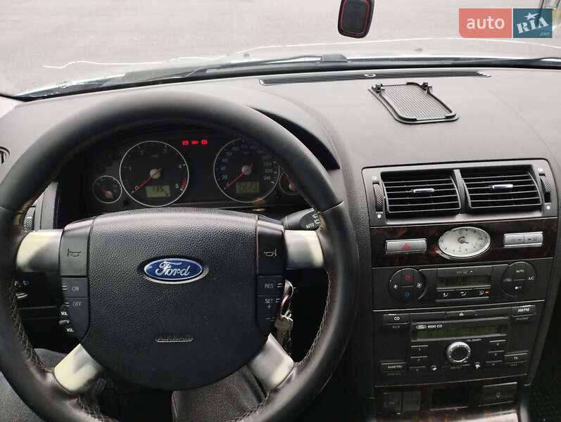 Лифтбек Ford Mondeo 2003 в Ковеле