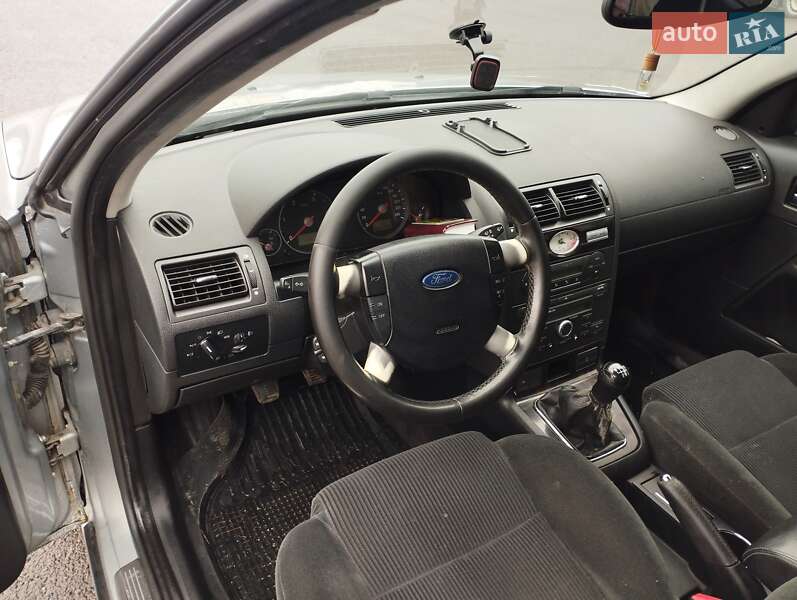 Лифтбек Ford Mondeo 2003 в Ковеле