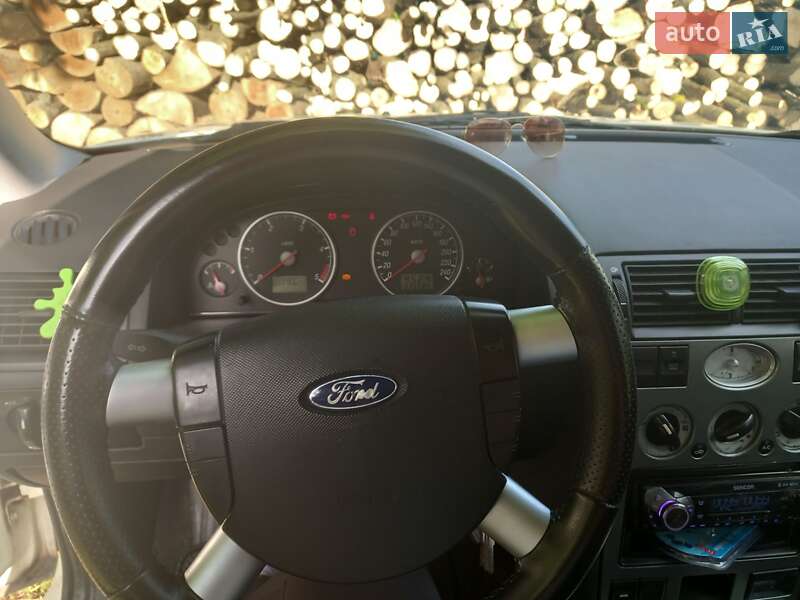 Универсал Ford Mondeo 2001 в Сваляве