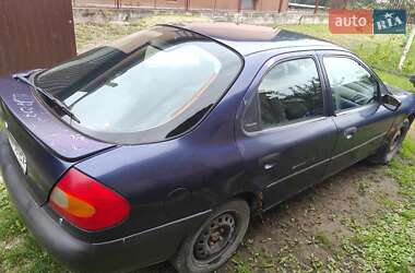 Лифтбек Ford Mondeo 1996 в Надворной