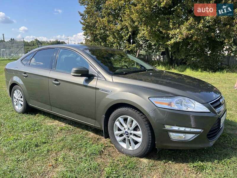 Седан Ford Mondeo 2012 в Ахтырке