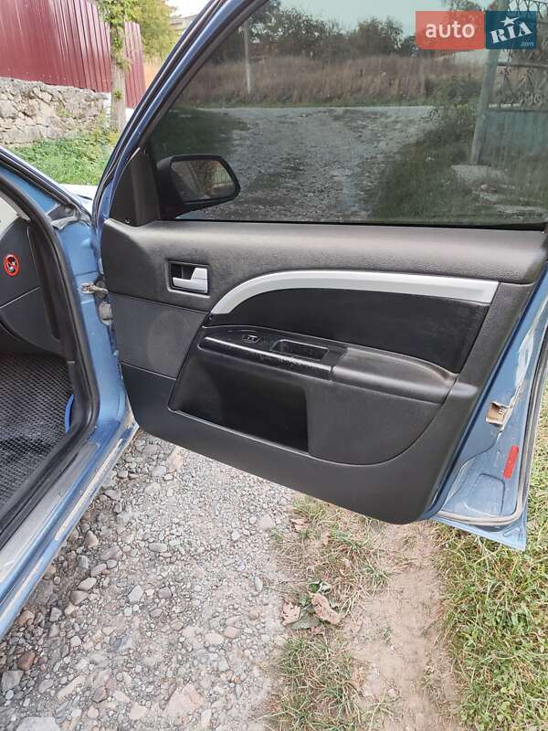 Лифтбек Ford Mondeo 2002 в Черновцах