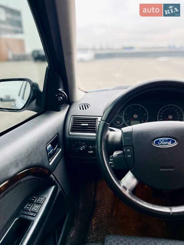 Лифтбек Ford Mondeo 2004 в Киеве