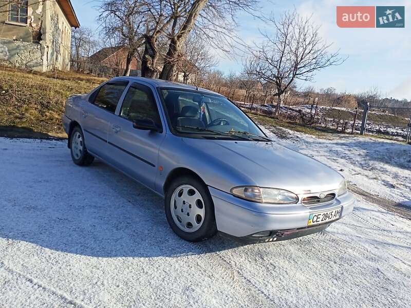 Седан Ford Mondeo 1995 в Новоселиці