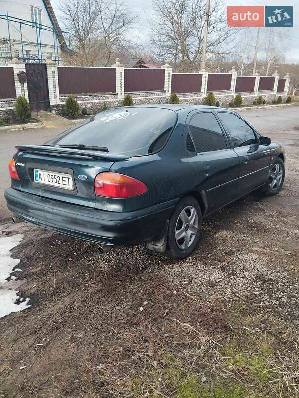 Лифтбек Ford Mondeo 1994 в Тараще